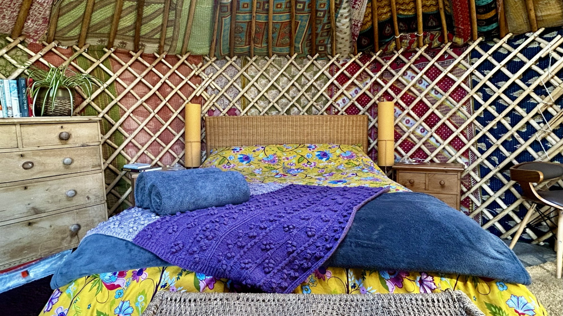 Primrose's Luxury Double Bed with  Bedding