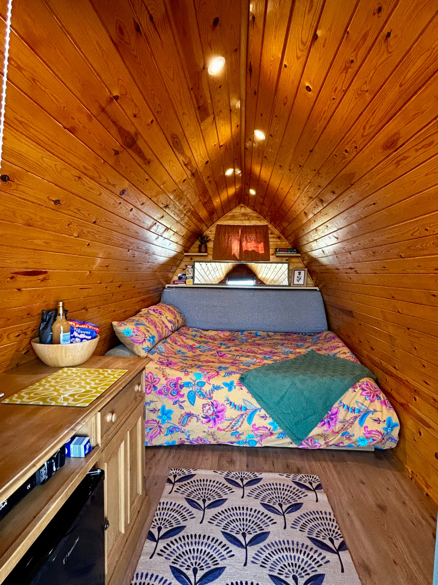 Thistle Pod King size bed