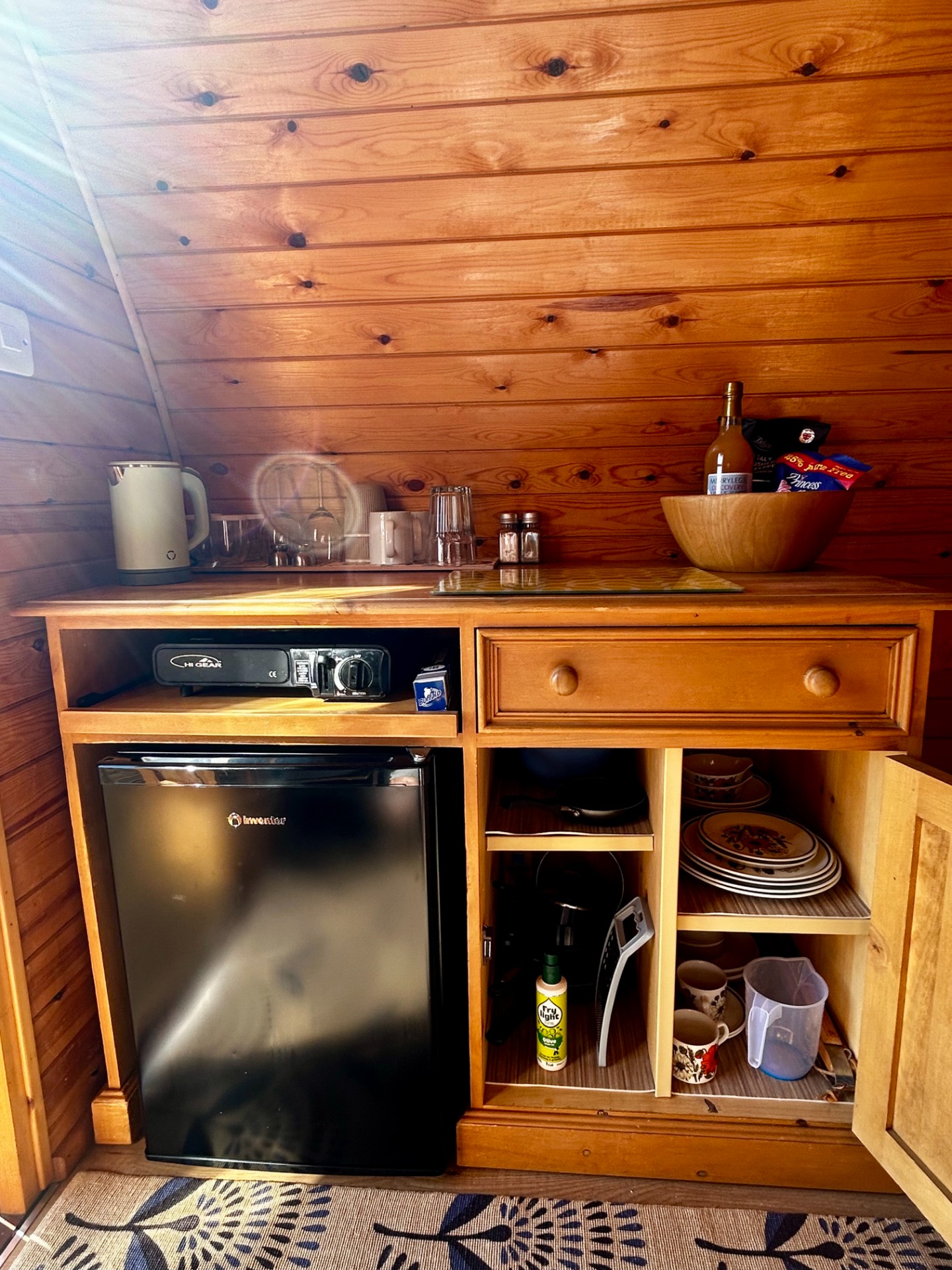 Thistle Pod Kitchenette